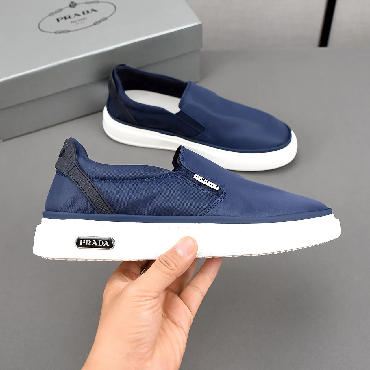 PP400❣️❣️❣️Prada breathable cloth shoes, the upper is made of comfortable and breathable fabric, and the ultra-light soft foam outsole. Men's size 39-44.